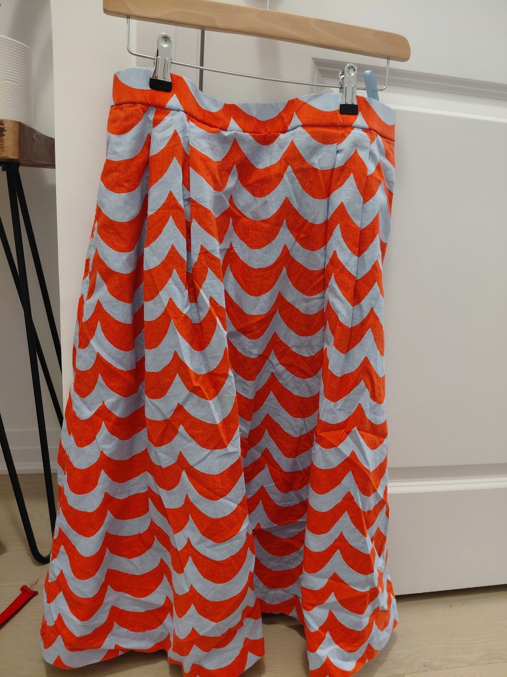 Marimekko Uniqlo Red and Light Blue Wave Print Midi Skirt - Picture 2 of 7